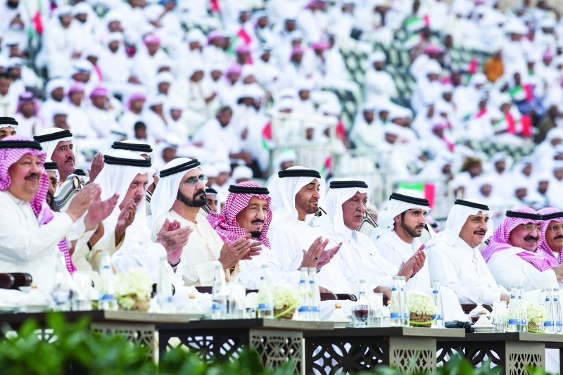 "■ سلمان بن عبد العزيز ومحمد بن راشد ومحمد بن زايد وحمدان بن محمد وخالد بن فهد آل سعود وكبار الحضور   |   تصوير: خليفة عيسى ووام"