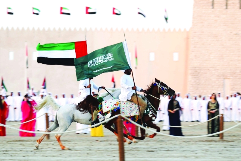 "■ رايات الفخر الإماراتية والسعودية"