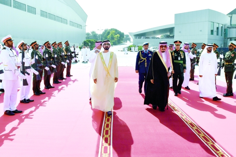 "■ خادم الحرمين الشريفين ومحمد بن راشد يستعرضان حرس الشرف | تصوير: محمد هشام"