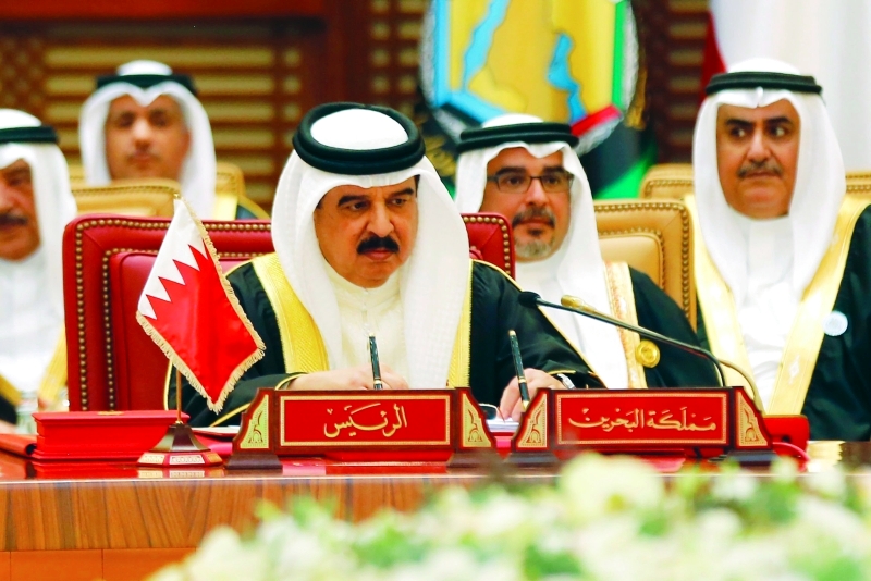 "Ⅶ ملك البحرين مترئساً القمة"