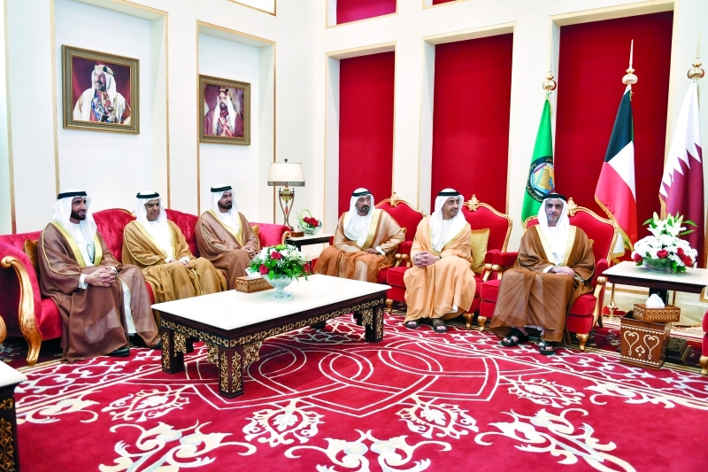 "Ⅶ سيف وعبدالله بن زايد وأحمد بن سعيد ومحمد القرقاوي وعبيد الطاير ومحمد الشيباني"