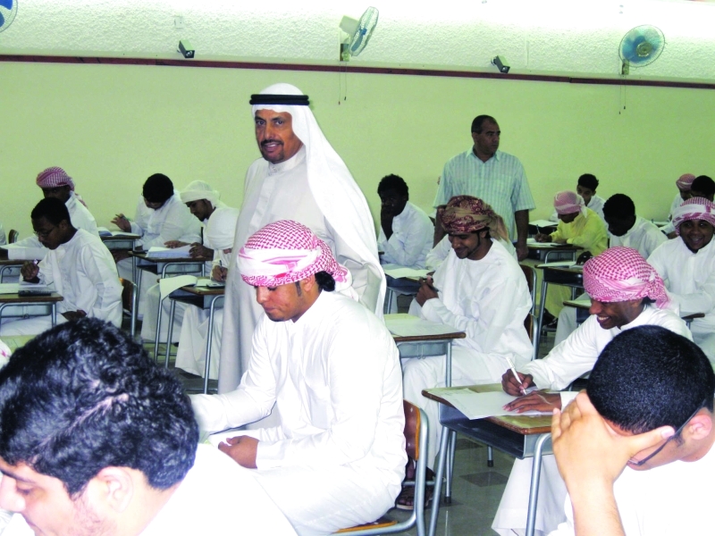 "■ المدارس مطالبة بتعزيز دور المعلم في مواجهة الدروس الخصوصية | أرشيفية"