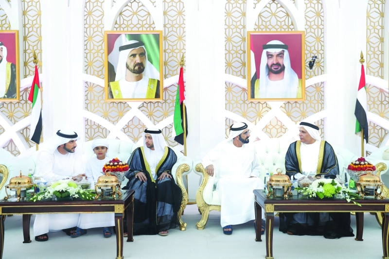 "■ محمد بن راشد وحمدان بن محمد يهنئان مطر الطاير بزفاف نجله أحمد | تصوير: خليفة عيسى"