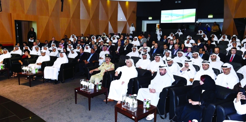 "■ مطر الطاير وعبد الرحمن رفيع وكبار مسؤولي هيئة الطرق خلال حفل التكريم | من المصدر"