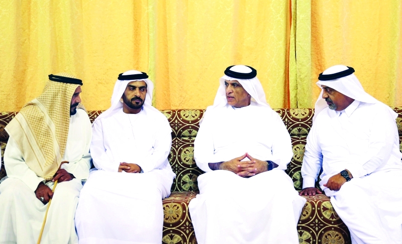 "■ حاكم رأس الخيمة خلال تقديم العزاء في وفاة سعيد حلوكة"