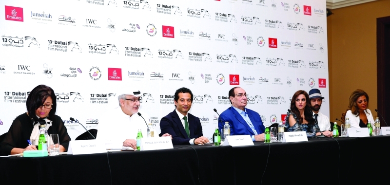 "مسعود أمرالله يدير المؤتمر الصحافي لأسرة فيلم مولانا ـــ تصوير: ناصر بابو"