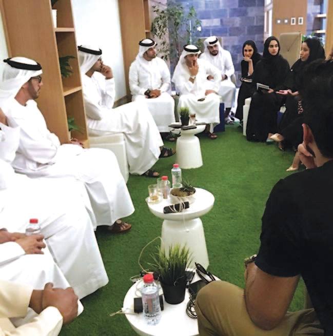 "جانب من اللقاء مع أبرز المؤثرين الإماراتيين على وسائل التواصل | من المصدر"