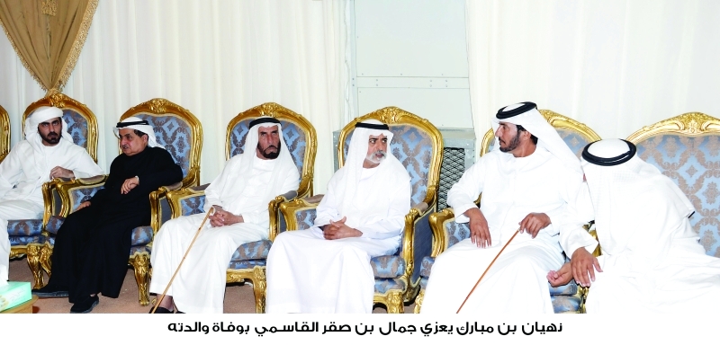 "نهيان بن مبارك يقدم واجب العزاء"