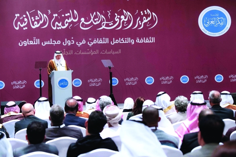 "خالد الفيصل خلال إلقاء كلمته في الحفل | من المصدر"