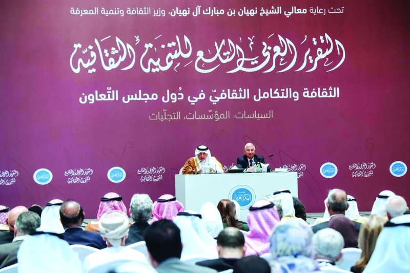 "هنري العويط وخالد الفيصل خلال إطلاق التقرير | من المصدر"