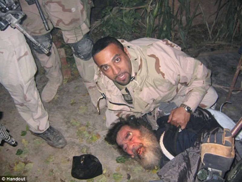 أول محقق مع صدام حسين يخرج عن صمته