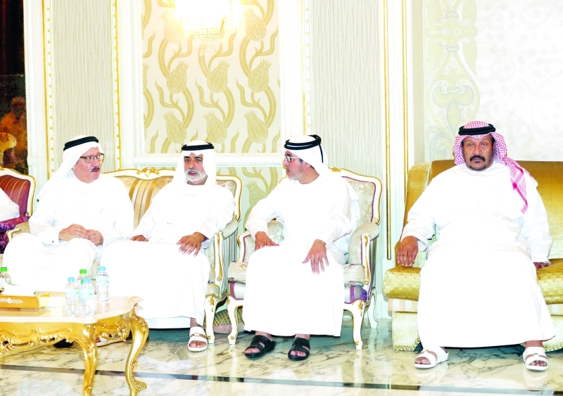 "Ⅶ نهيان بن مبارك وسعيد بن محمد يقدمان واجب العزاء"