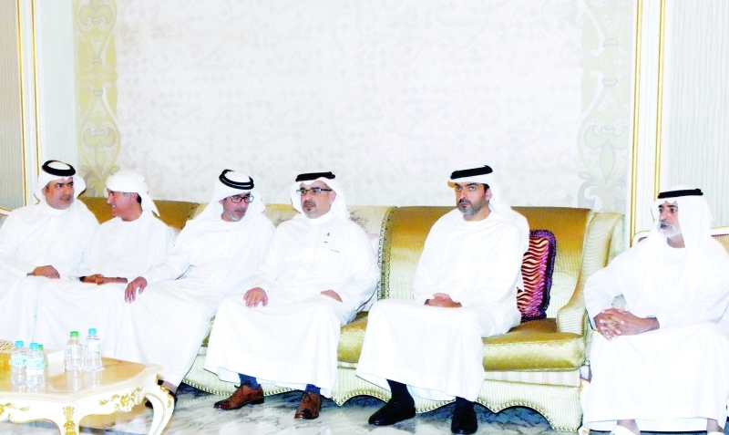 "Ⅶ سلمان بن حمد آل خليفة وحامد بن زايد ونهيان بن مبارك خلال العزاء | وام"