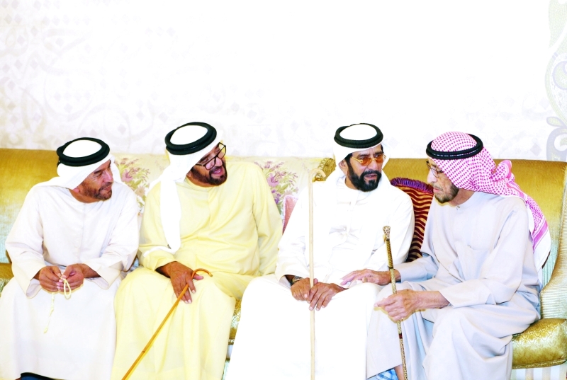 "Ⅶ طحنون وسيف وسرور بن محمد خلال العزاء"