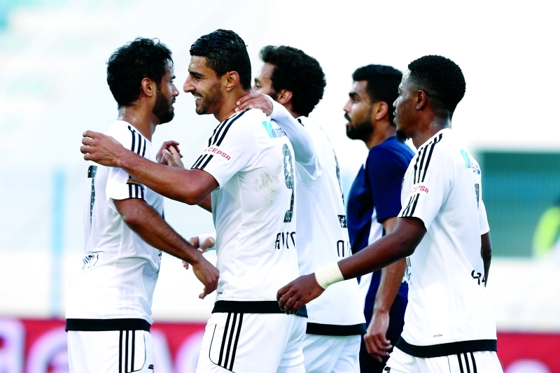 «فخر أبوظبي» يشتت «الإعصار» ويتأهل