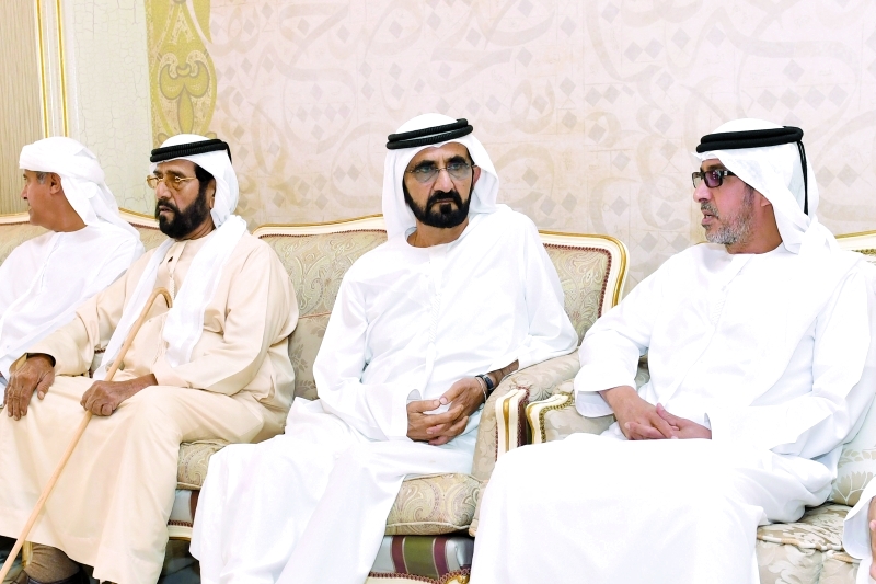 " محمد بن راشد خلال العزاء بحضور طحنون بن محمد"
