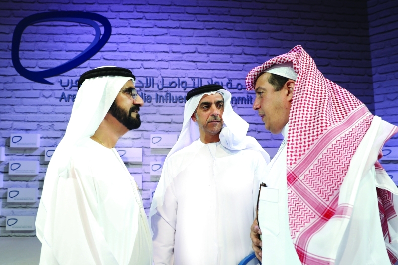 "■ محمد بن راشد وسيف بن زايد في حديث مع تركي الدخيل"