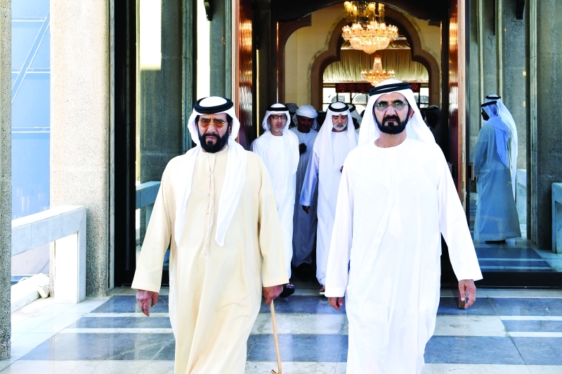 " محمد بن راشد لدى وصوله إلى مجلس العزاء بحضور طحنون بن محمد ونهيان بن مبارك"