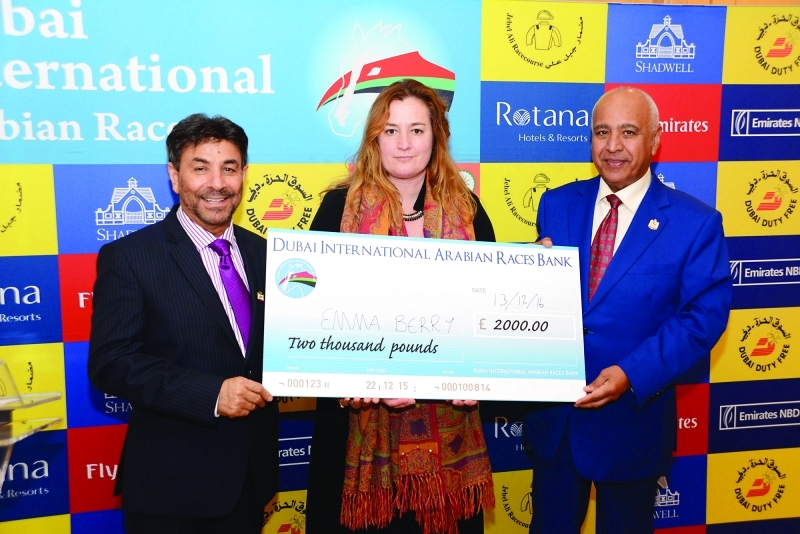 "■ .. ويتوجان الصحافية البريطانية إيما بيري | البيان"