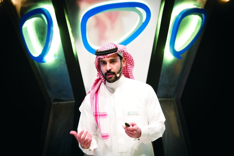 عبدالله الجمعة في «حكاية رحالة»: هوايتي نقلتني إلى 80 دولة