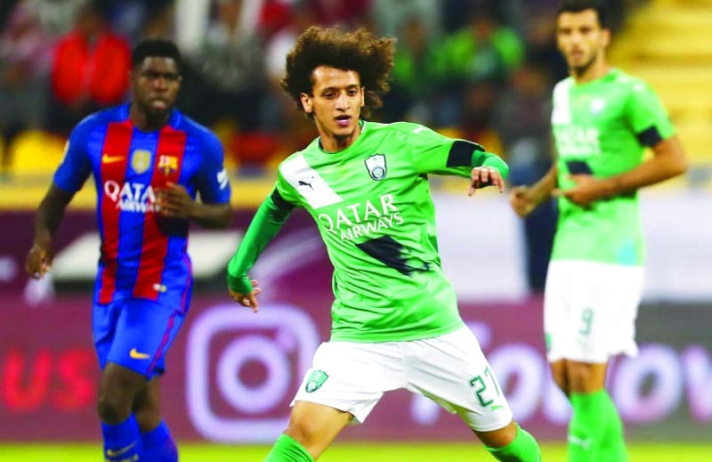 "■ «عموري» نثر إبداعاته أمام برشلونة   |  أ ف ب"