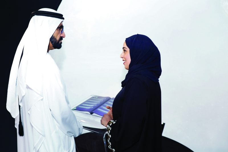 "محمد بن راشد يطلع على نشاطات المنتدى"