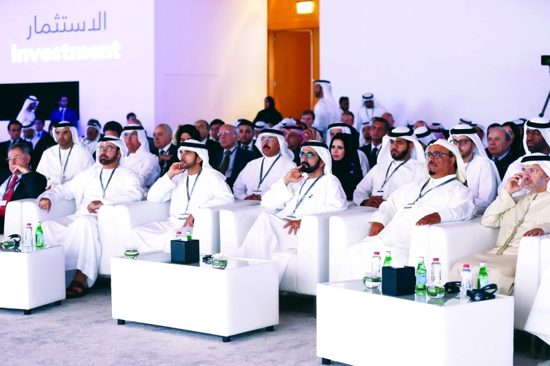 "محمد بن راشد وحمدان بن محمد ومحمد القرقاوي وأنور قرقاش وضاحي خلفان وفؤاد السنيورة خلال إحدى جلسات المنتدى | تصوير: خليفة اليوسف"