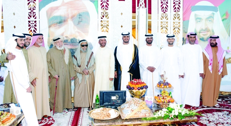 "■ سرور بن محمد وسهيل المزروعي مع الحضور | وام"