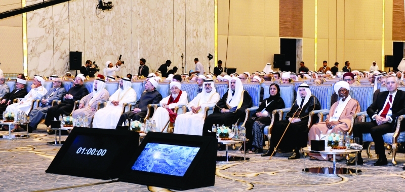 "نهيان بن مبارك ولبنى القاسمي وعبد الله بن بيه ومحمد الكعبي وعدد من العلماء | وام"