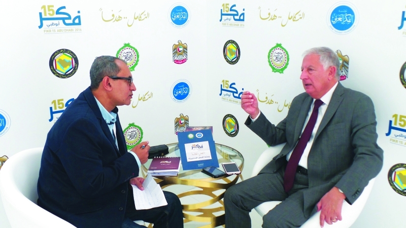 "■ هنري العويط متحدثا إلى «البيان» | البيان"