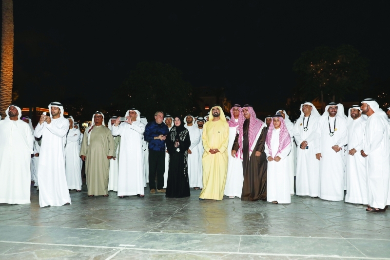 "■ محمد بن راشد يتابع الألعاب النارية بحضور حمدان بن محمد وأمل القبيسي وسيف بن زايد وأحمد بن سعيد وأحمد ومنصور بن محمد وضاحي خلفان وأحمد جمعة الزعابي وعصام الحميدان وعبد الله الحباي وهلال المري وهشام القاسم والوليد الإبراهيم | تصوير: خليفة اليوسف وخليفة عيسى"