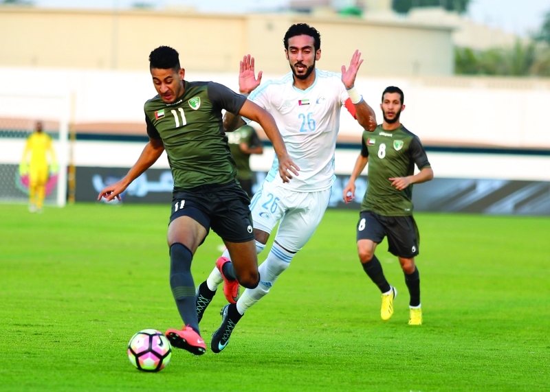 "■ الصقور أخيراً استطاع تحقيق الفوز وبني ياس يواصل الانهيار | تصوير - محمد حنيف"