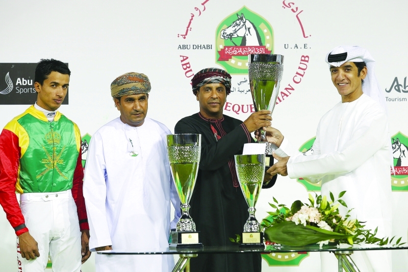 "■ عدنان سلطان يتوج الخيالة العمانية بكأس شوط بطولة أبوظبي (قوائم)"