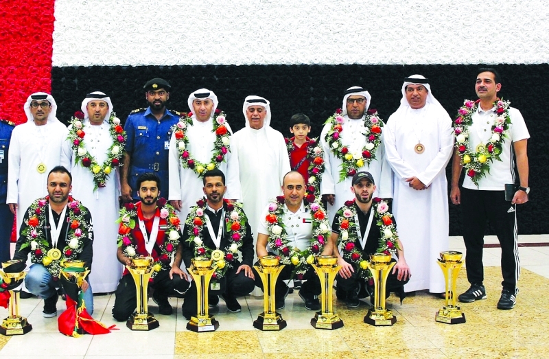 "■ بعثة منتخب الإمارات لدى وصولها مطار دبي الدولي عائدة بالذهب والكأس"