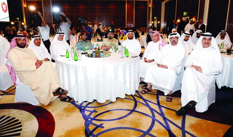"■ سعيد الطاير ومحمد المري وطارش المنصوري وعبد الله الشيباني وأحمد جلفار وراشد المطروشي وخليفة بن دراي وعبد القدوس العبيدلي خلال الملتقى   |  من المصدر"