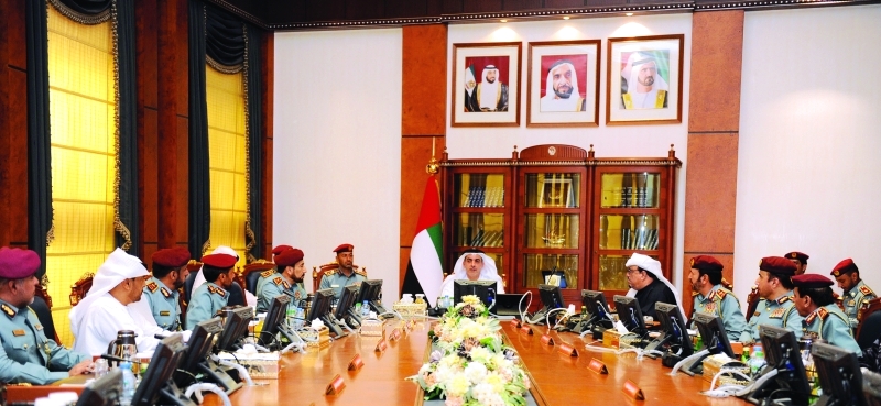 "سيف بن زايد مترئساً أحد اجتماعات القيادات الأمنية | أرشيفية"