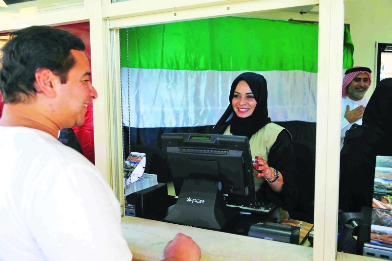 "سالمة المرر في قسم بيع التذاكر"