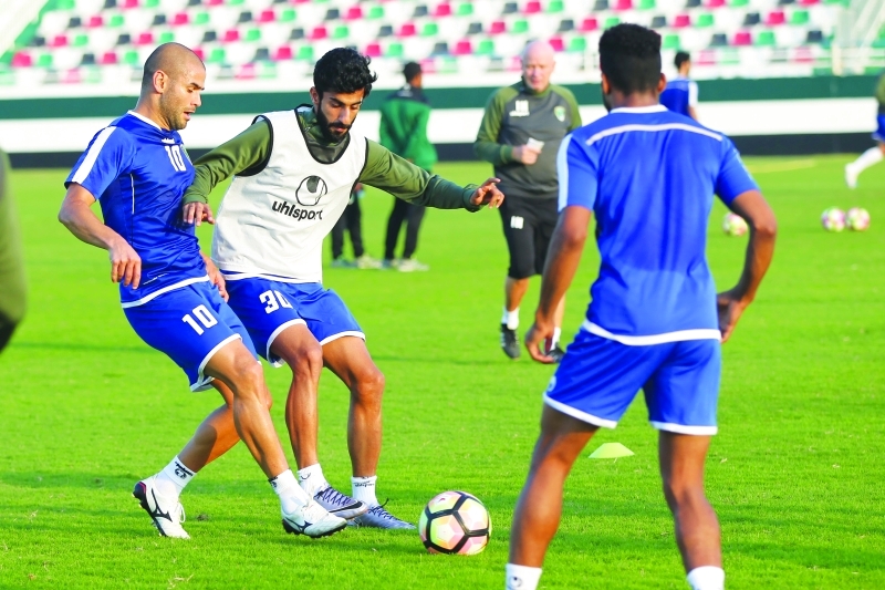 "لقطة من مران الصقور أمس الأول"