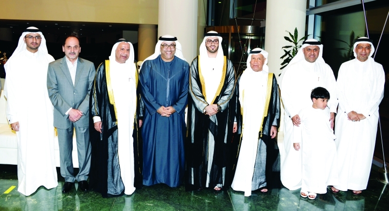 "عبدالرحمن العويس والعريس ووالده ووالد العروس وجانب من الشخصيات"