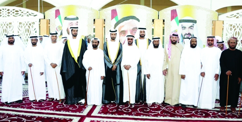 "فيصل بن سلطان القاسمي ومحمد بن ركاض وحمد سالم بن ركاض وحمد بن سهيل الخييلي وعوض الكتبي وعدد من الشخصيات"