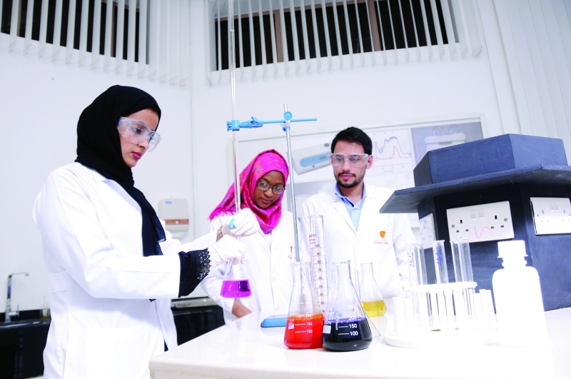 "■ الأطباء المواطنون ينهلون العلم من جامعة الخليج الطبية في عجمان | البيان"
