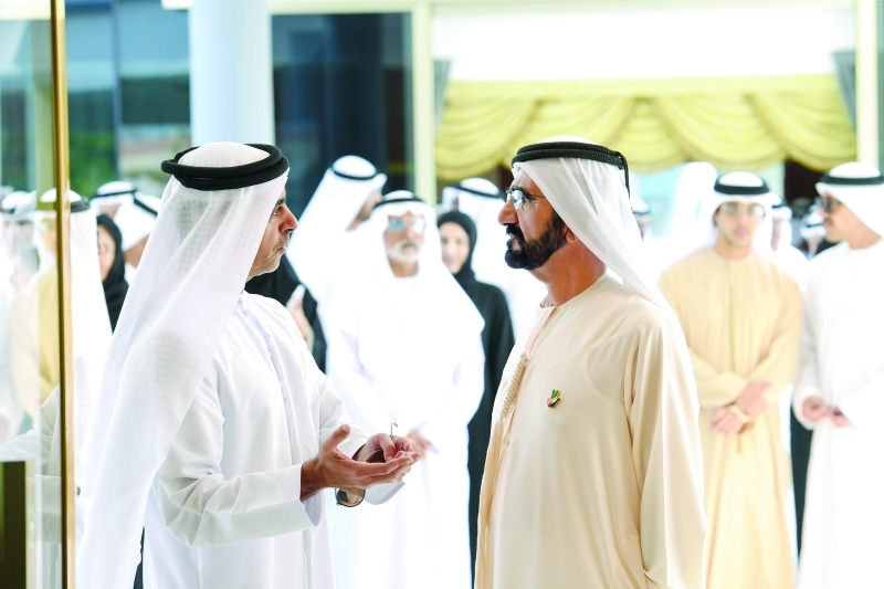 "■ محمد بن راشد في حديث مع سيف بن زايد بحضور منصور وعبد الله بن زايد"