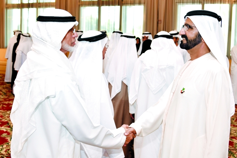 "..وسموه مصافحاً محمد خليفة بن حبتور"