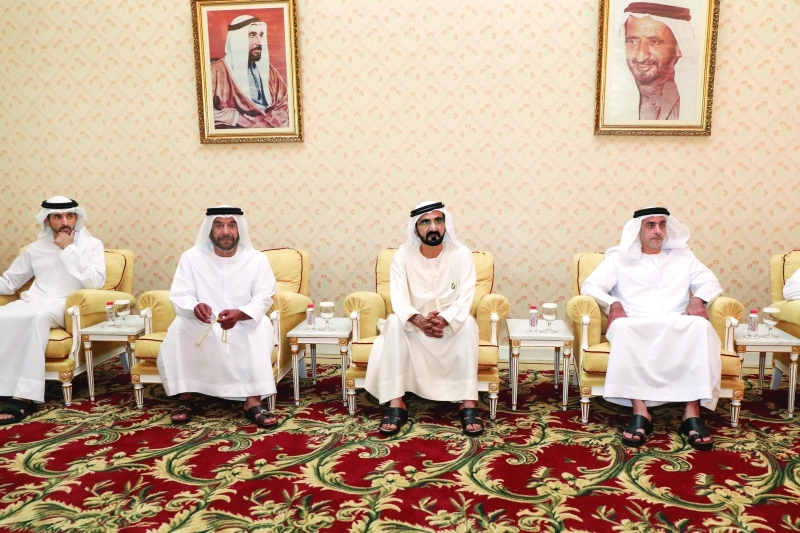 "محمد بن راشد وحمدان بن محمد وسرور بن محمد وسيف بن زايد خلال اللقاء"