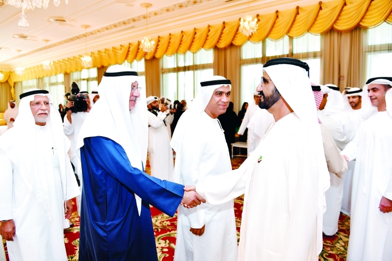 "..ومصافحاً عارف الشيخ"