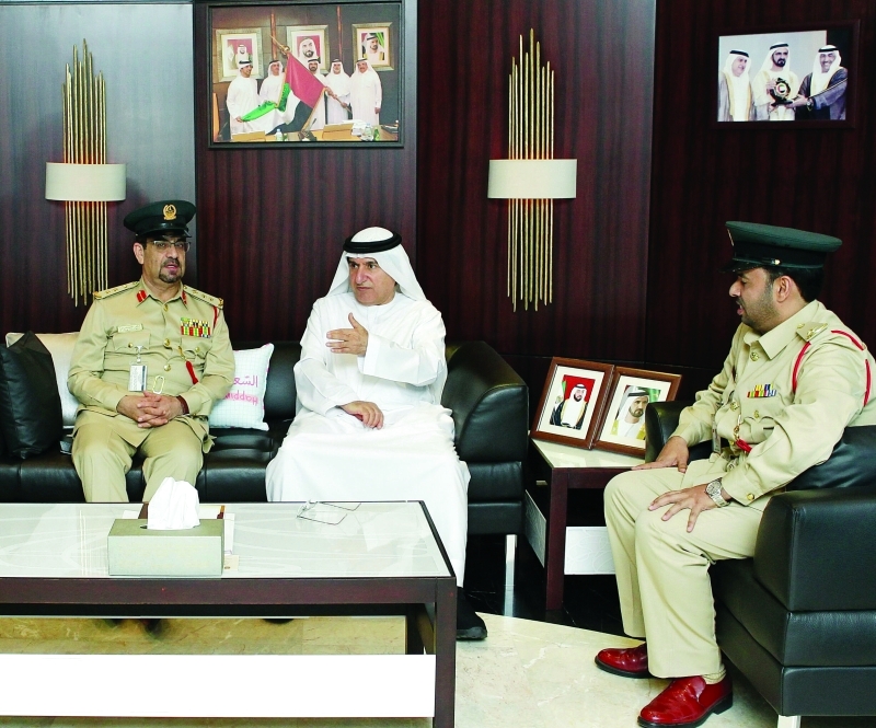 "■ إبراهيم عبد الملك خلال استقباله جاسم خليل وعبدالله بن هويدي | وام"