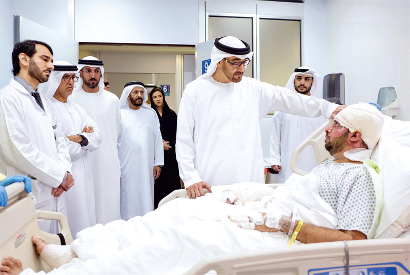 "محمد بن زايد مطمئناً على حالة مبارك الساعدي بحضور مغير الخييلي ومحمد المزروعي ومها بركات | وام"