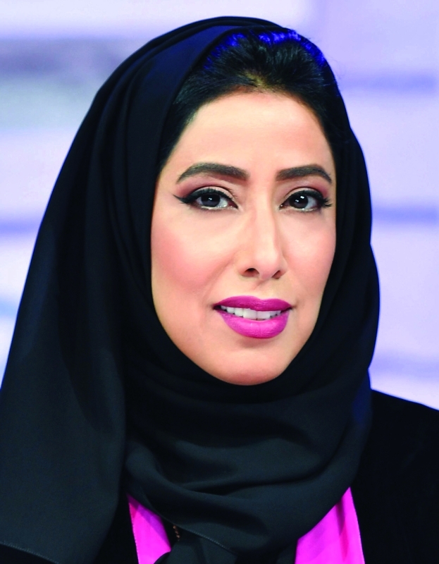 "منى المري"