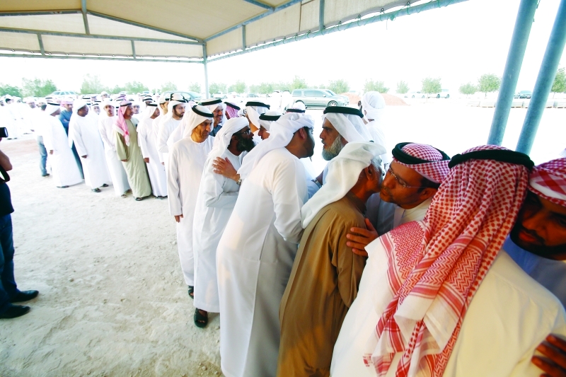 "خلال تقبل التعازي"