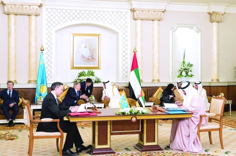 "محمد بن زايد ونزار باييف يشهدان توقيع عبد الله بن زايد وخيرات عبدالرحمانوف اتفاقية بحضور أمل القبيسي وطحنون بن محمد وهزاع بن زايد"